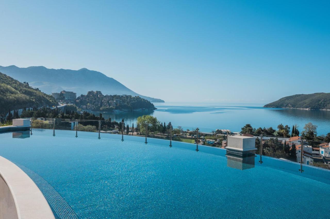 Hotel Iberostar Slavija Budua Esterno foto View of the Gulf of Pagase from the hotel