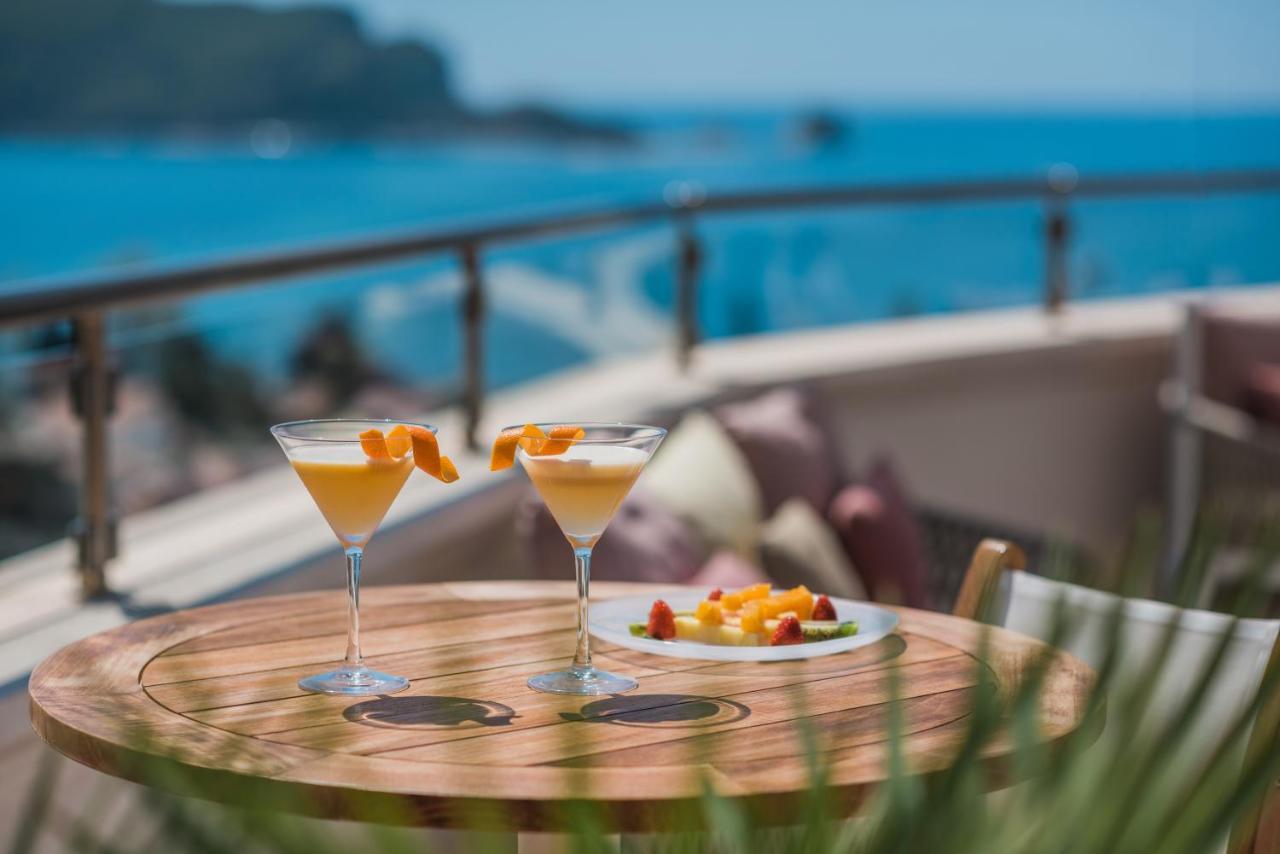 Hotel Iberostar Slavija Budua Esterno foto Cocktails at the hotel