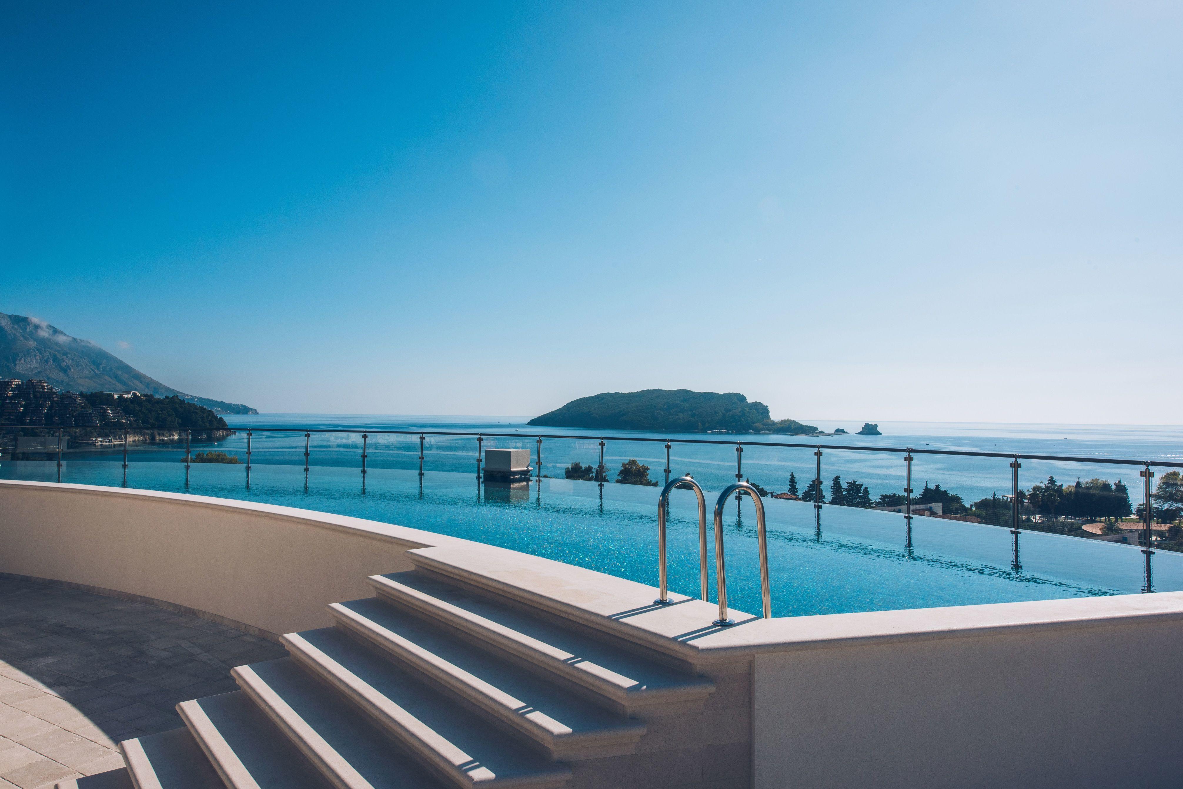 Hotel Iberostar Slavija Budua Esterno foto View of the island from the hotel