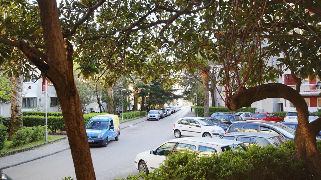 Hotel Iberostar Slavija Budua Esterno foto Residential street in the suburb of St. Kilda
